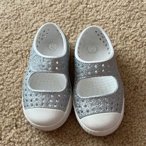 Native Sparkle Mary Jane sz 6